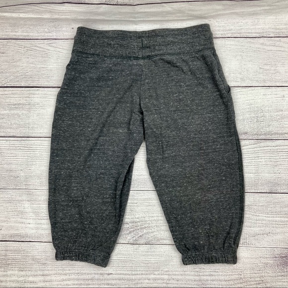 Bundle girls Nike Sz small, 1 capri and 2 pairs of pants. - Picture 11 of 11